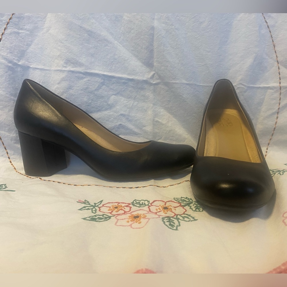 Elegant Black Women's Pumps